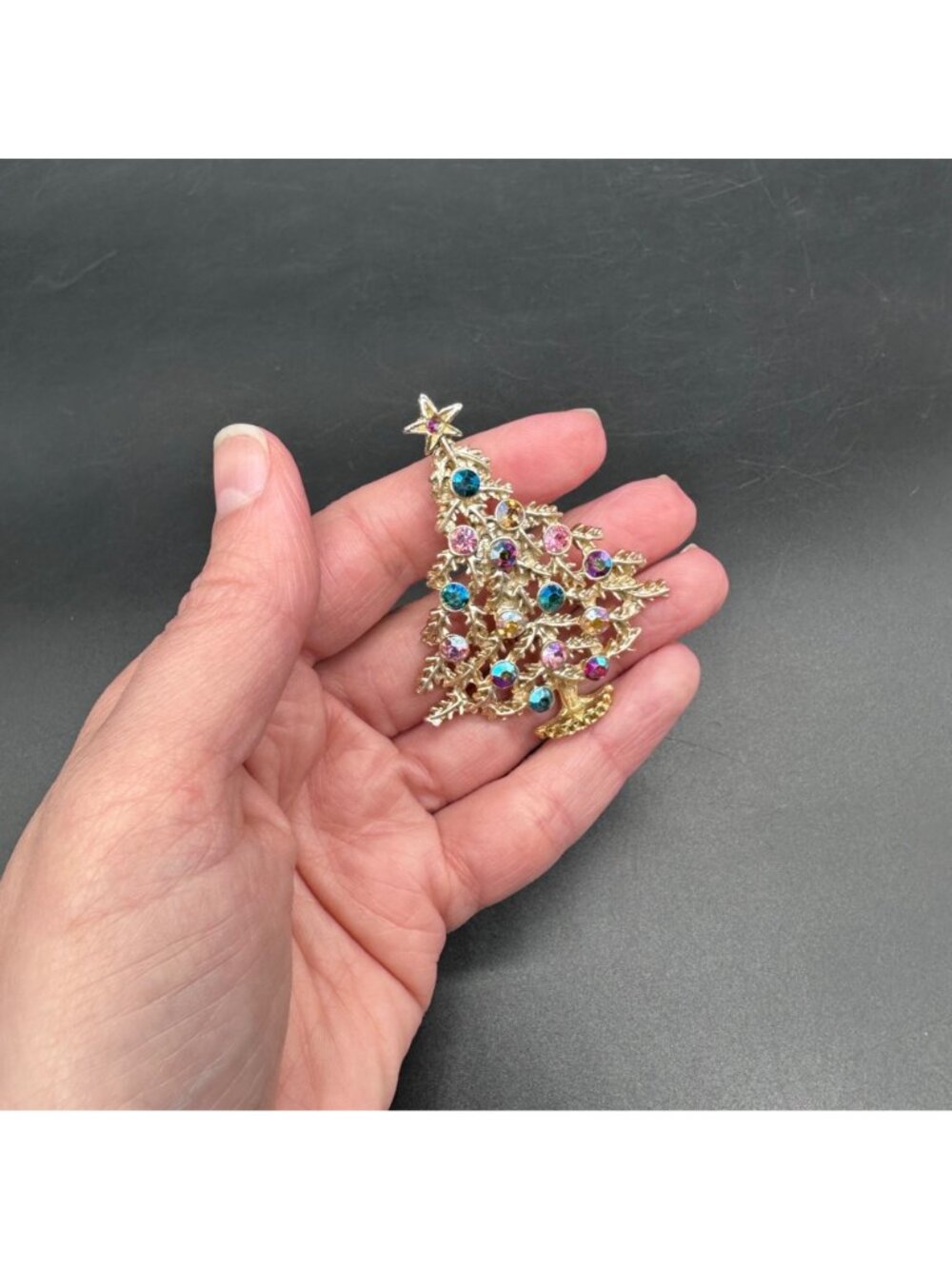 Vintage Christmas Tree Brooch Pin Aurora Borealis Rhinestones Gold Tone Festive - Picture 5 of 6